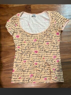 D&G Peach Script Scoop Neck Tee with Pink Rose Accents